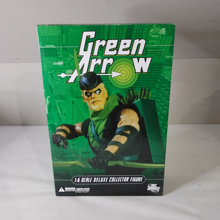 DC Direct Green Arrow 1:6 Scale Deluxe Collector Figure